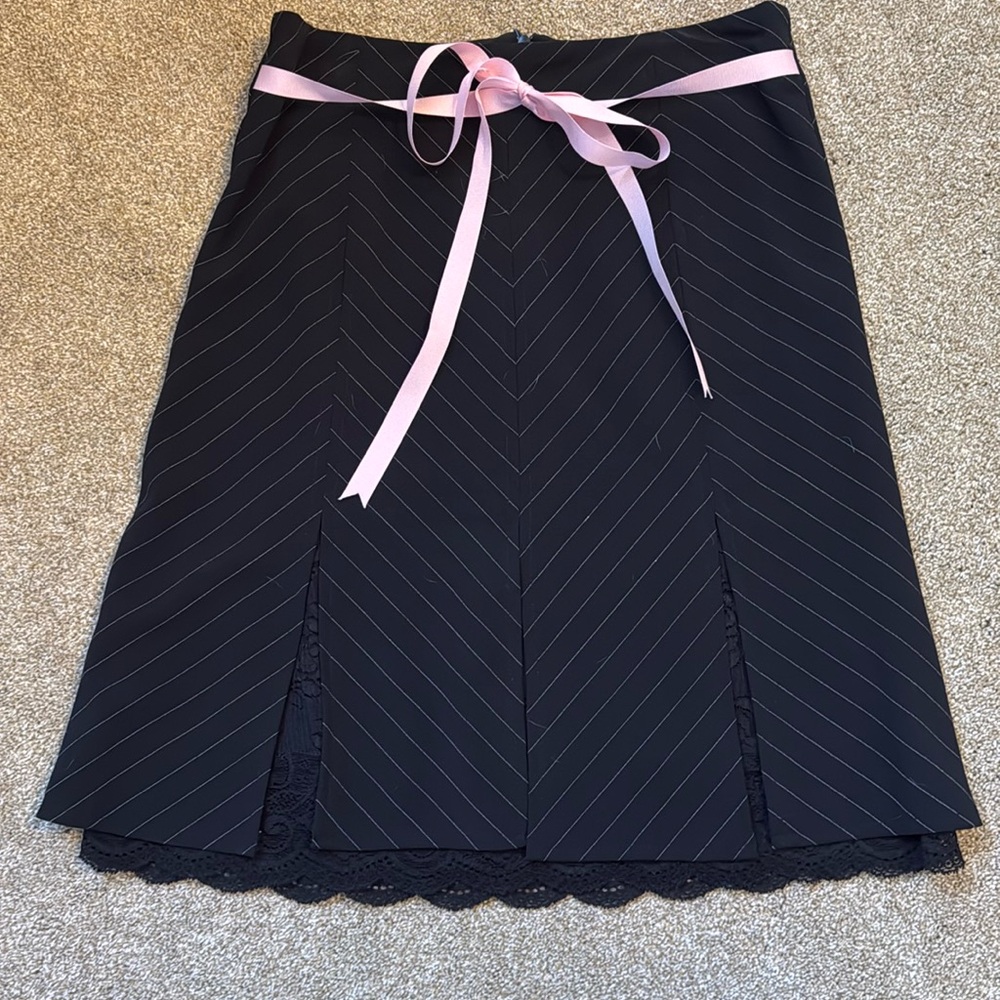 Size 4 black and pink pinstriped skirt. Soooo cute!